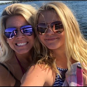 Meet your Posher, Ella